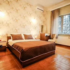 hotel-tomas-house.alltbilisihotels.com/